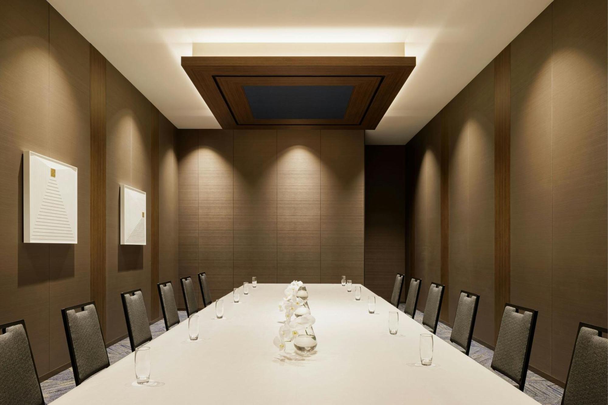 The Osaka Station Hotel, Autograph Collection Extérieur photo