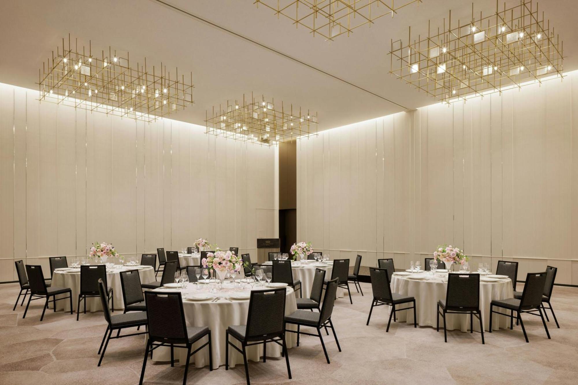 The Osaka Station Hotel, Autograph Collection Extérieur photo