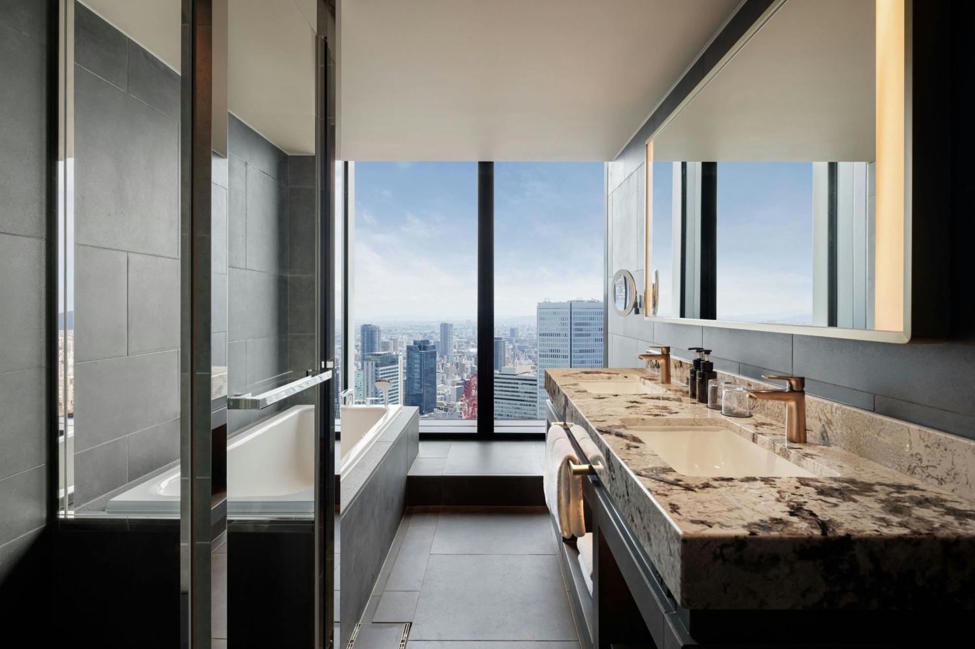 The Osaka Station Hotel, Autograph Collection Extérieur photo